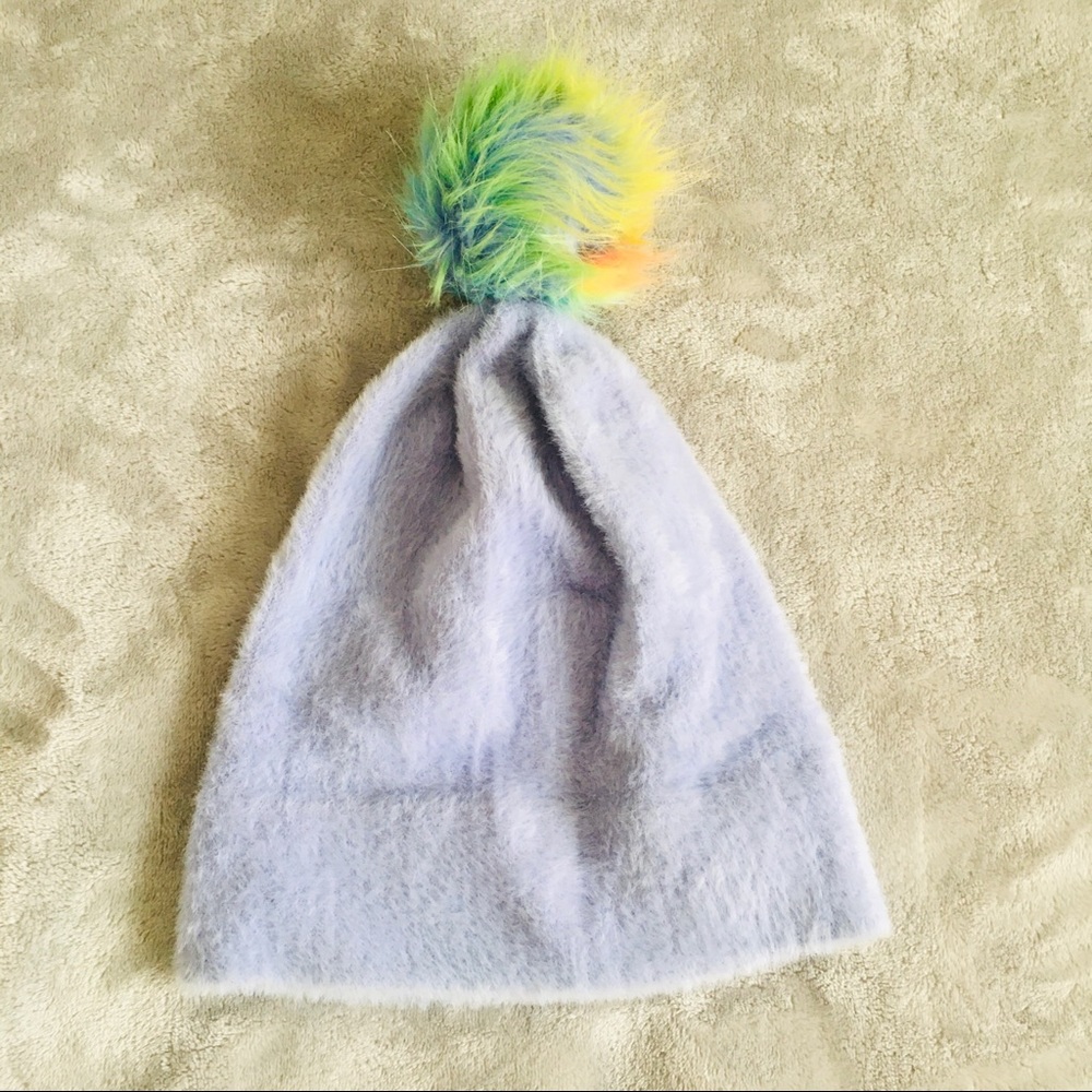 ✨NWOT Urban Outfitters Pom Pom Beanie